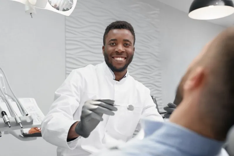 homem negro dentista faculdade soberana o que fazer odontologia